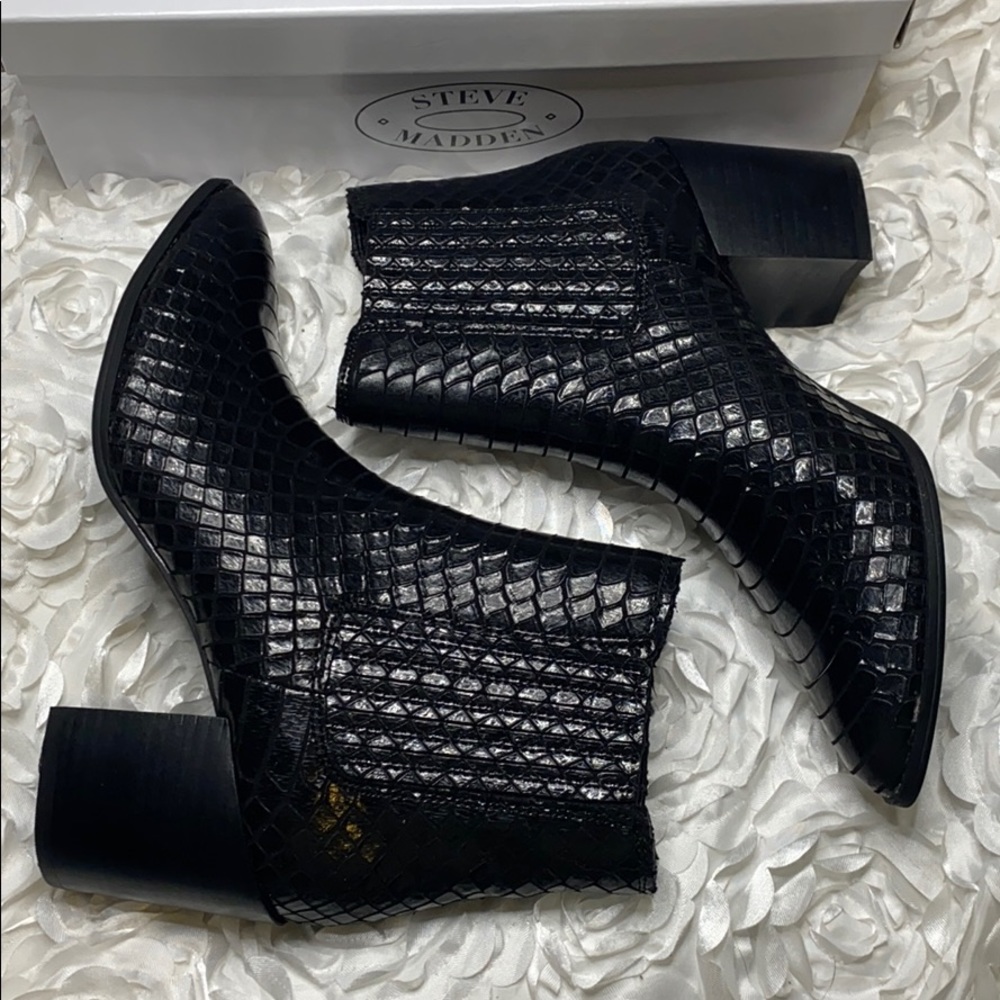 New Steve Madden Jain Black Snake Booties!